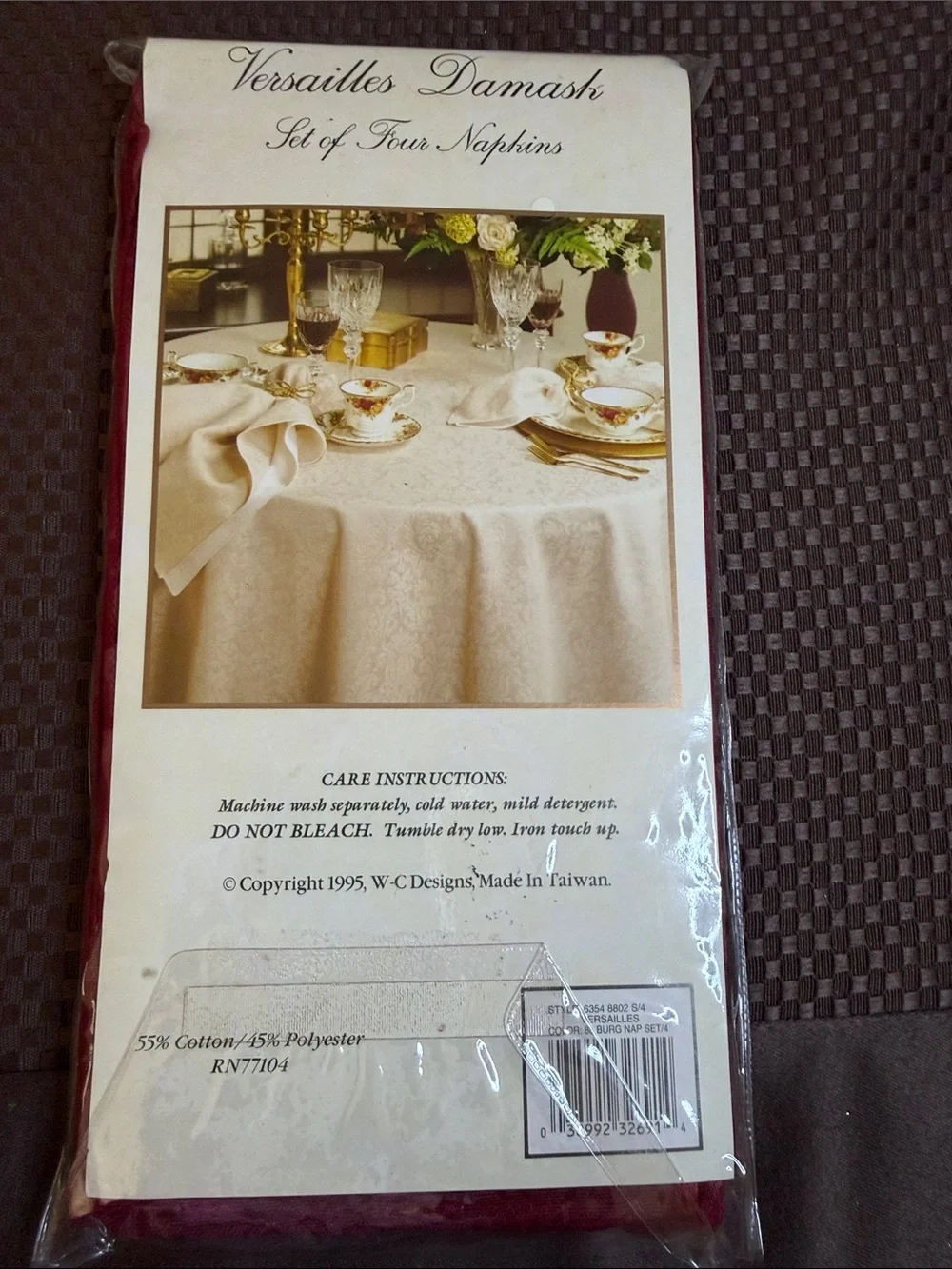 Vintage NWT Wilton Court Versailles Damask Set of Four Napkins - Burgundy